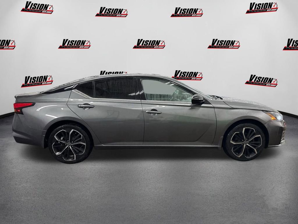Used 2023 Nissan Altima 2.5 SR image 4