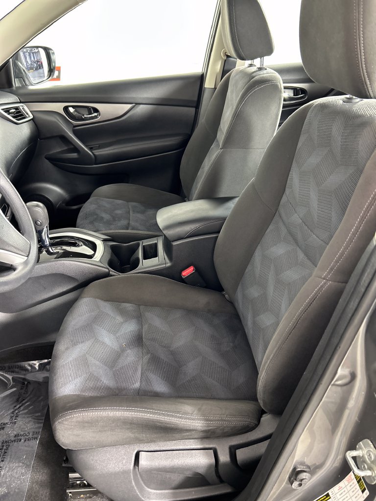 Used 2015 Nissan Rogue S FWD image 12