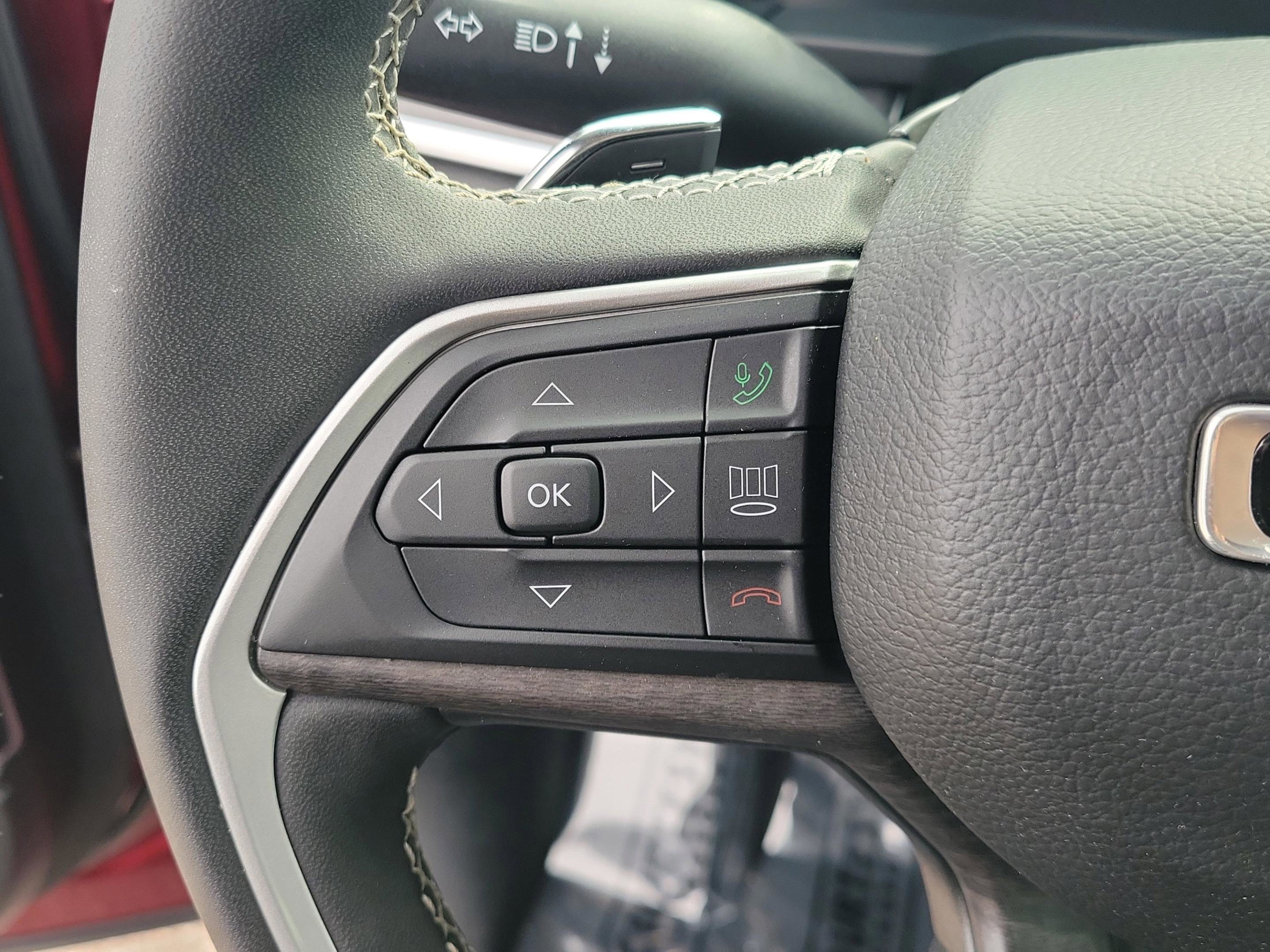 Used 2023 Jeep Grand Cherokee L Limited w/ Luxury Tech Group II image 24