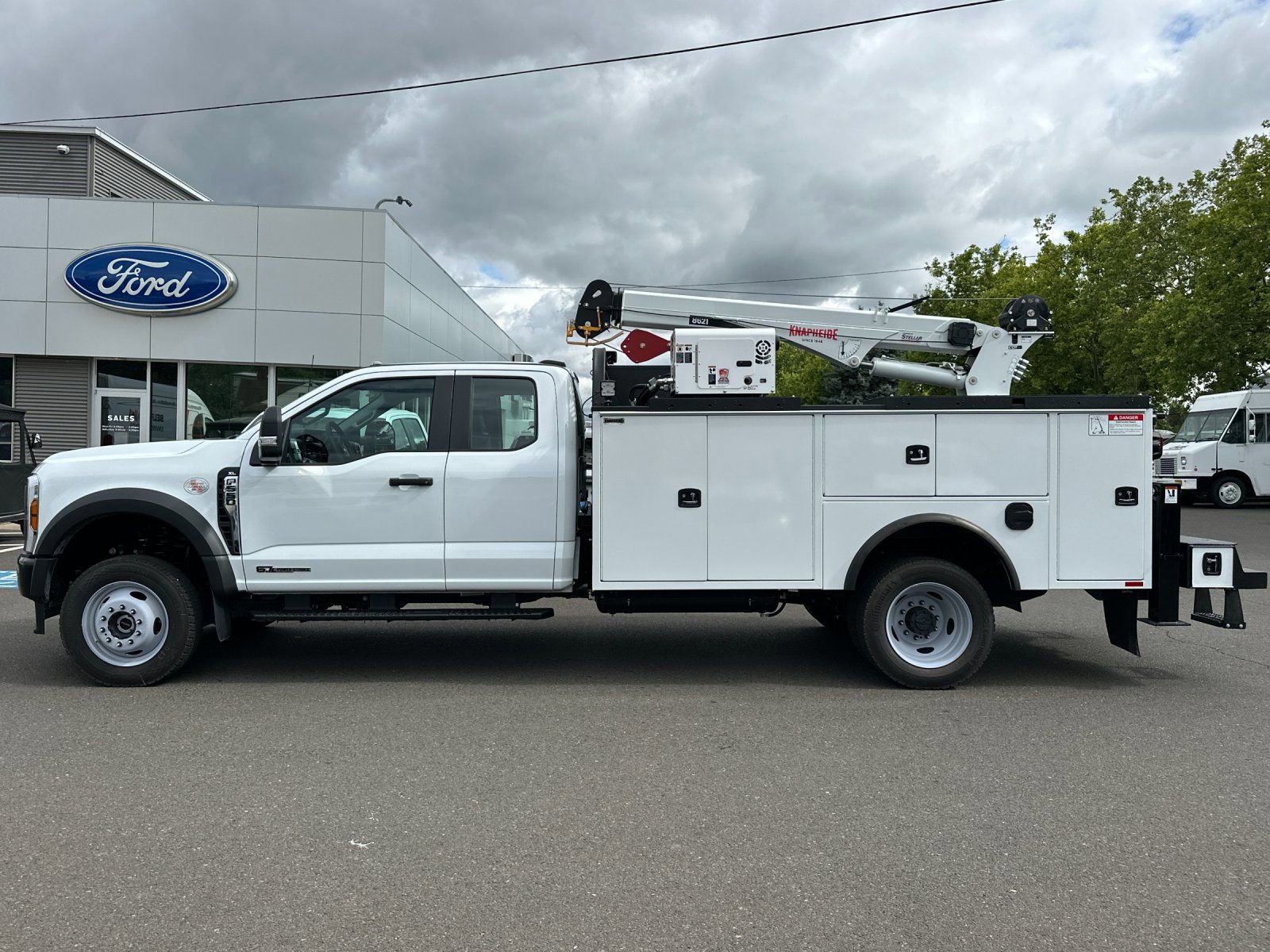 New 2025 Ford F550 4x4 SuperCab Super Duty image 3