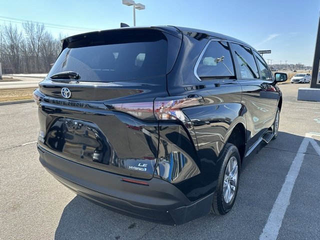Used 2024 Toyota Sienna LE image 16