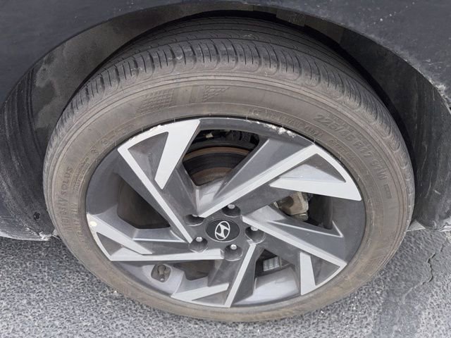 Used 2024 Hyundai Elantra Limited image 30