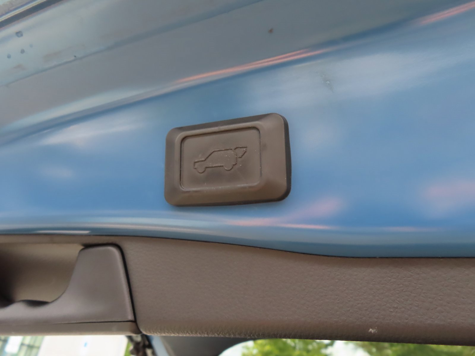 Used 2022 Toyota RAV4 SE w/ Convenience Package image 37