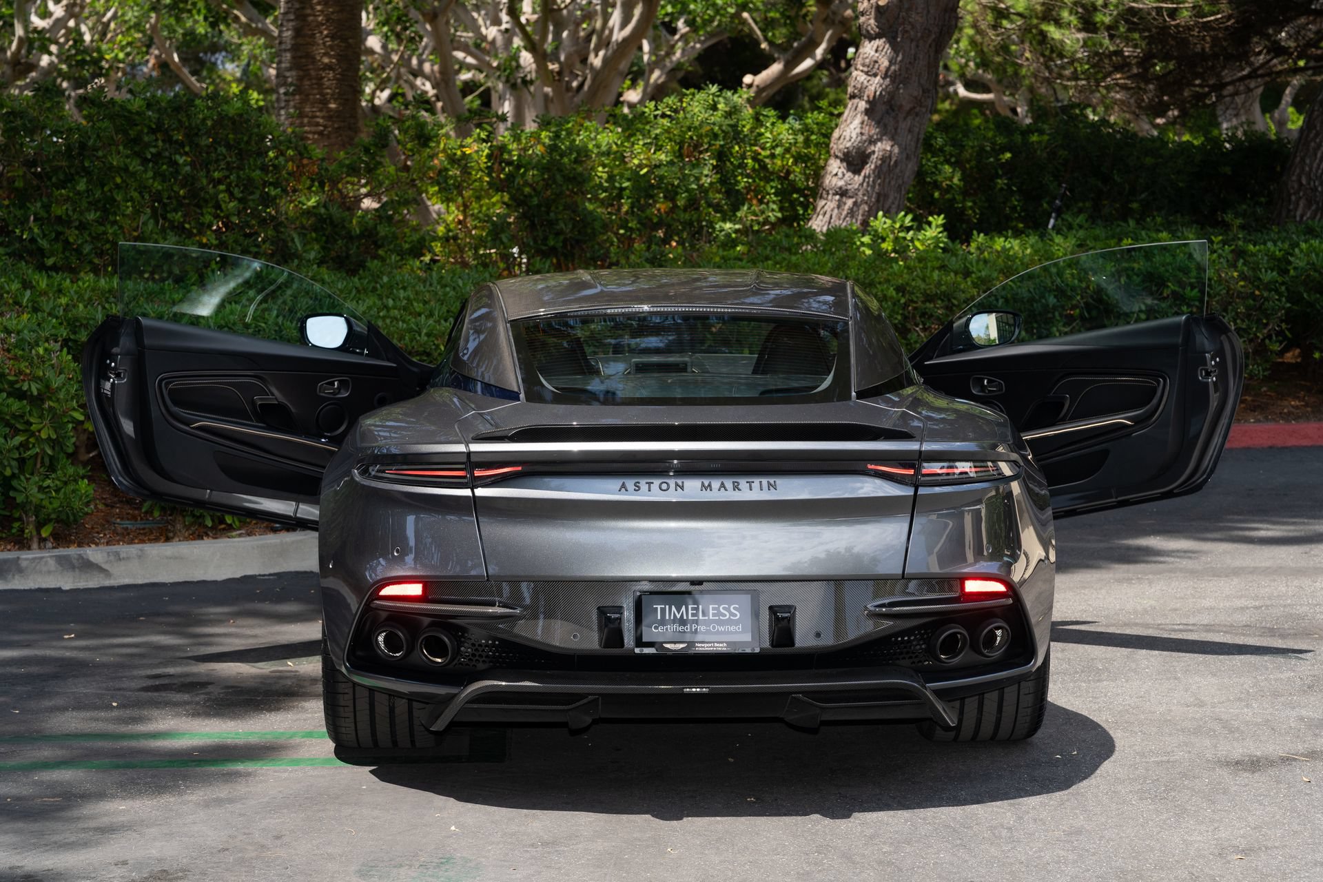 Used 2019 Aston Martin DBS Superleggera RWD image 6