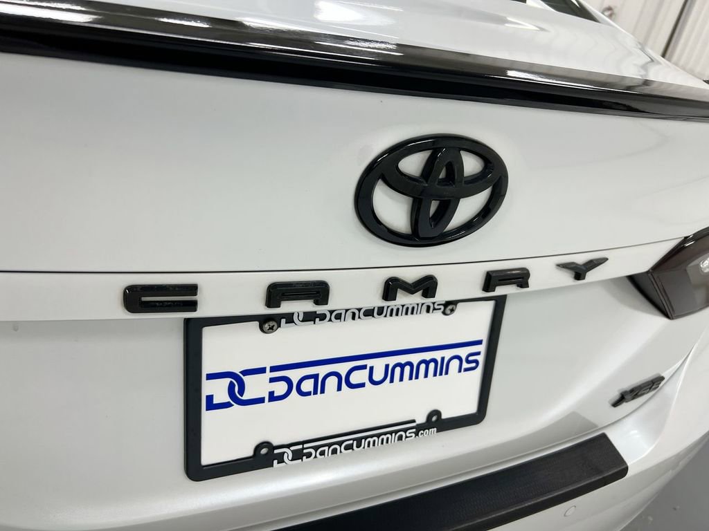 Used 2018 Toyota Camry XSE FWD image 25