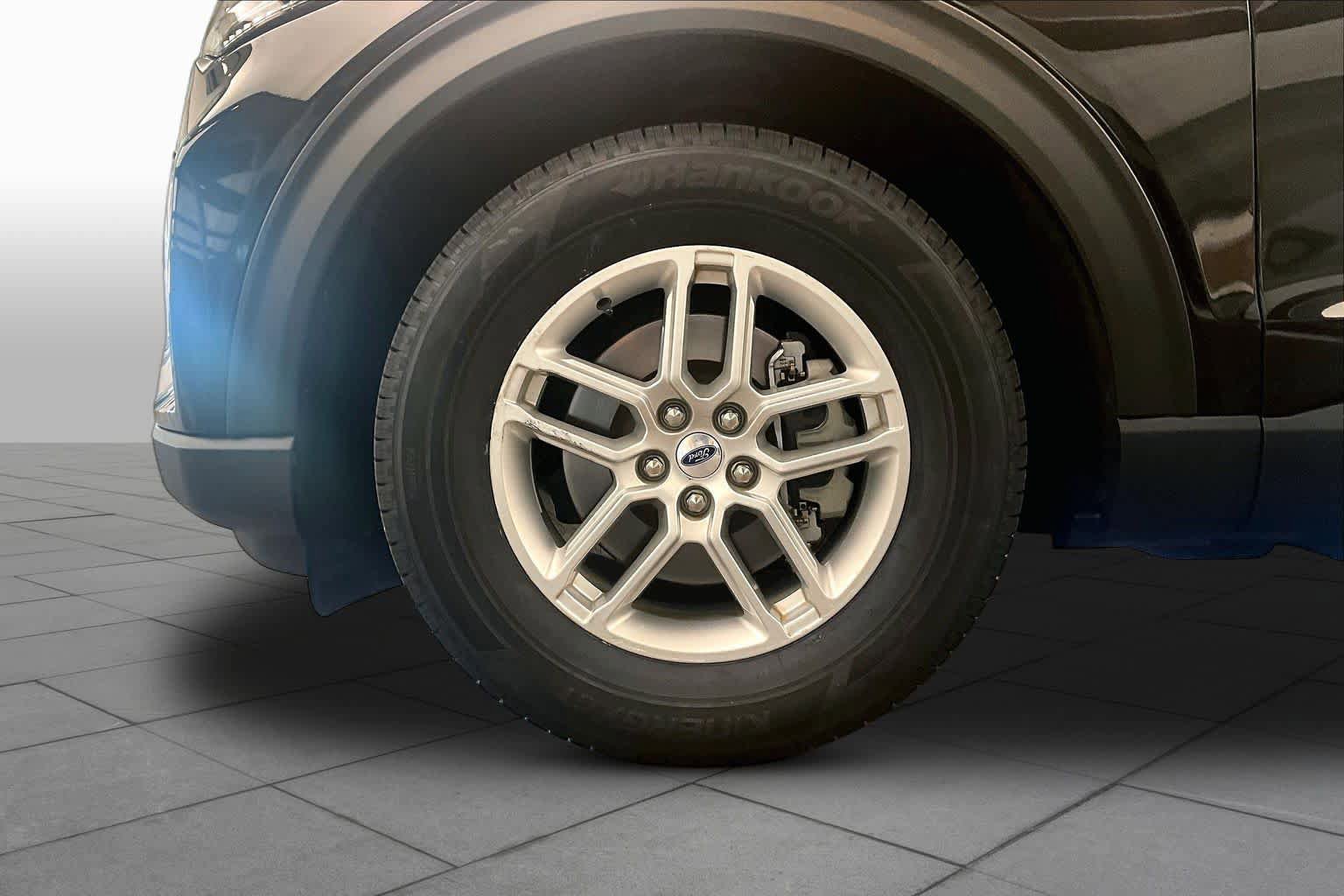 Used 2025 Ford Explorer Active w/ Active Comfort Package RWD image 10