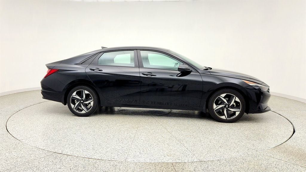 Used 2023 Hyundai Elantra SEL w/ Convenience Package FWD image 4