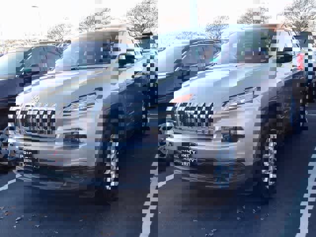 Used 2017 Jeep Cherokee Sport image 1