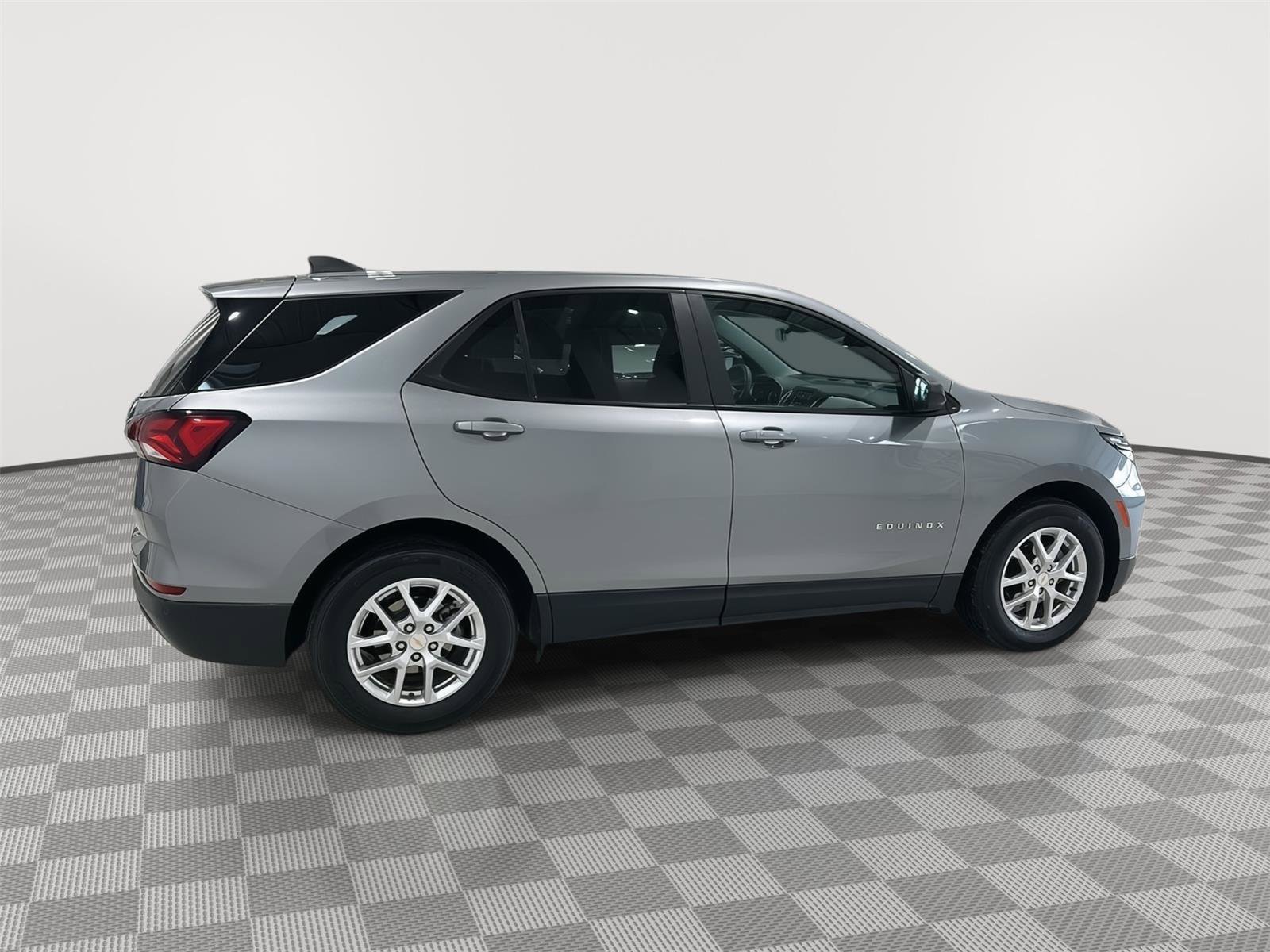 Used 2023 Chevrolet Equinox LS w/ LS Convenience Package FWD image 6