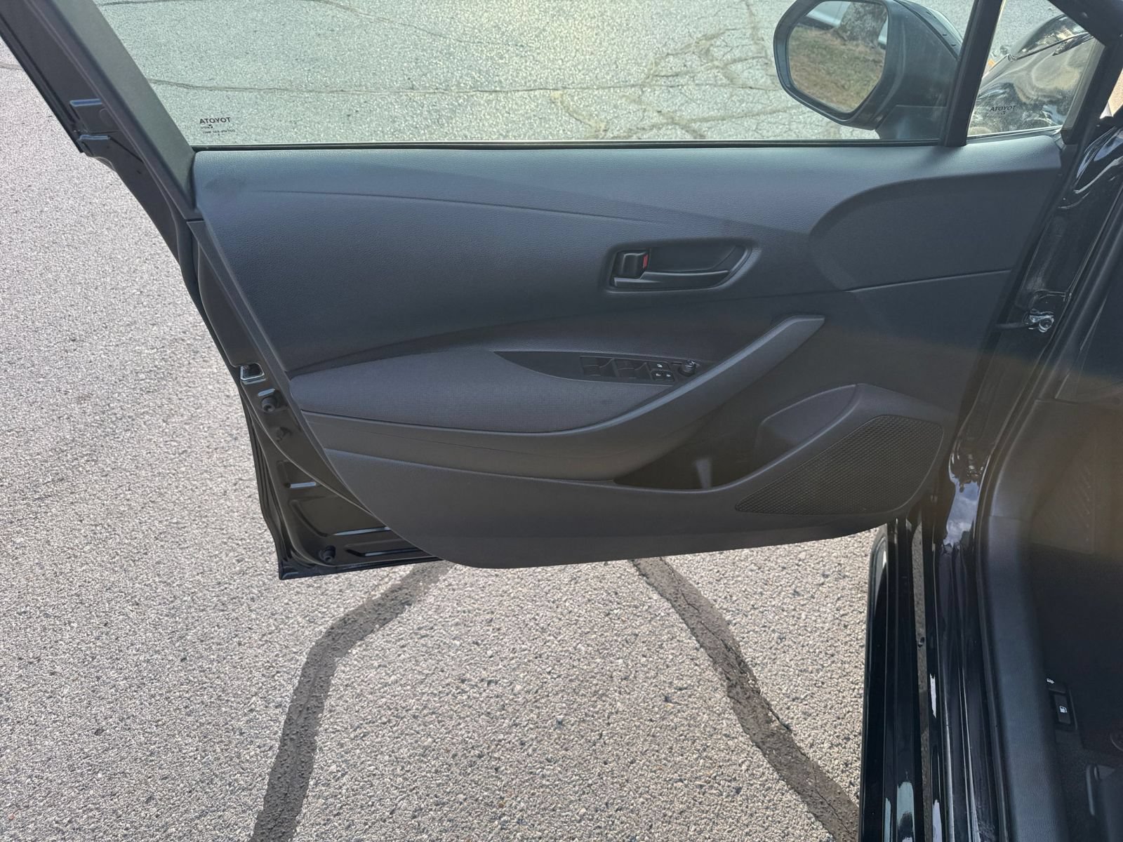 Used 2025 Toyota Corolla LE FWD image 18