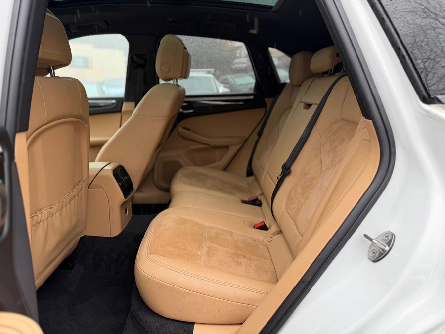 Used 2018 Porsche Macan image 17