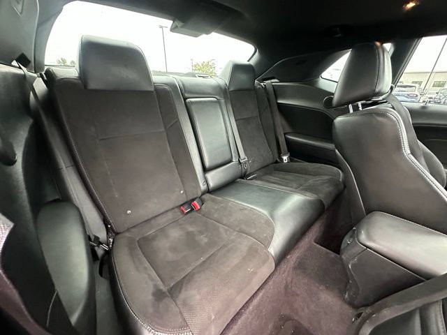Used 2016 Dodge Challenger R/T Scat Pack w/ Leather Interior Group RWD image 34