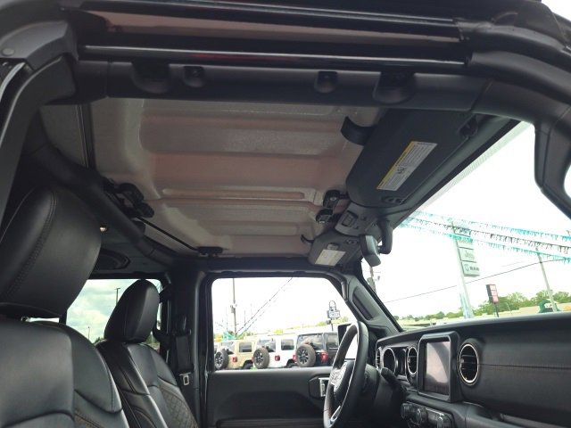 Used 2023 Jeep Gladiator Overland image 40