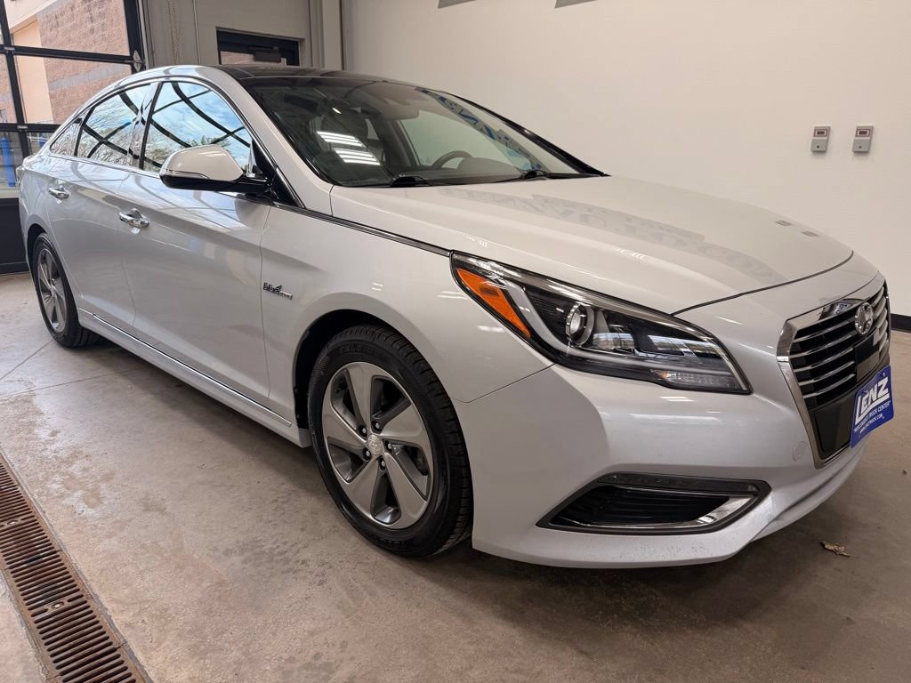 Used 2017 Hyundai Sonata Limited w/ Ultimate Package 02 FWD image 2