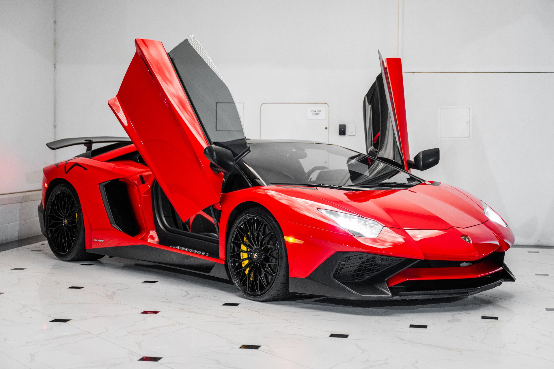 Used 2016 Lamborghini Aventador LP 750-4 Superveloce image 2