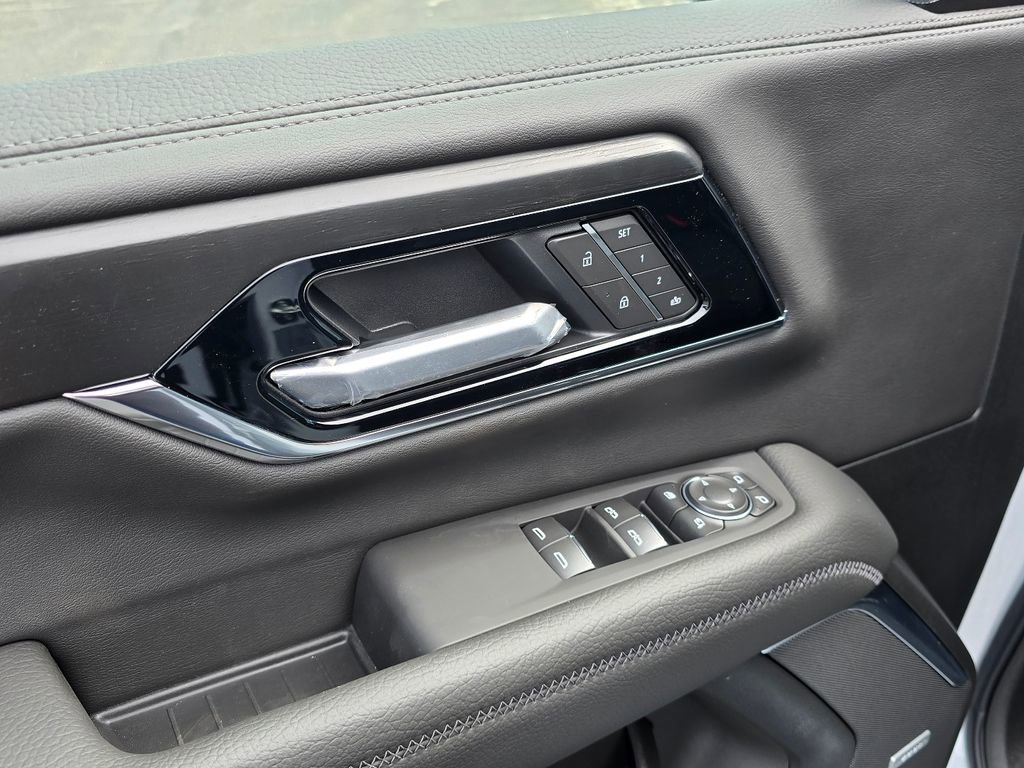 New 2026 GMC Yukon XL Denali w/ Sun & Power Step Package AWD/4WD image 13