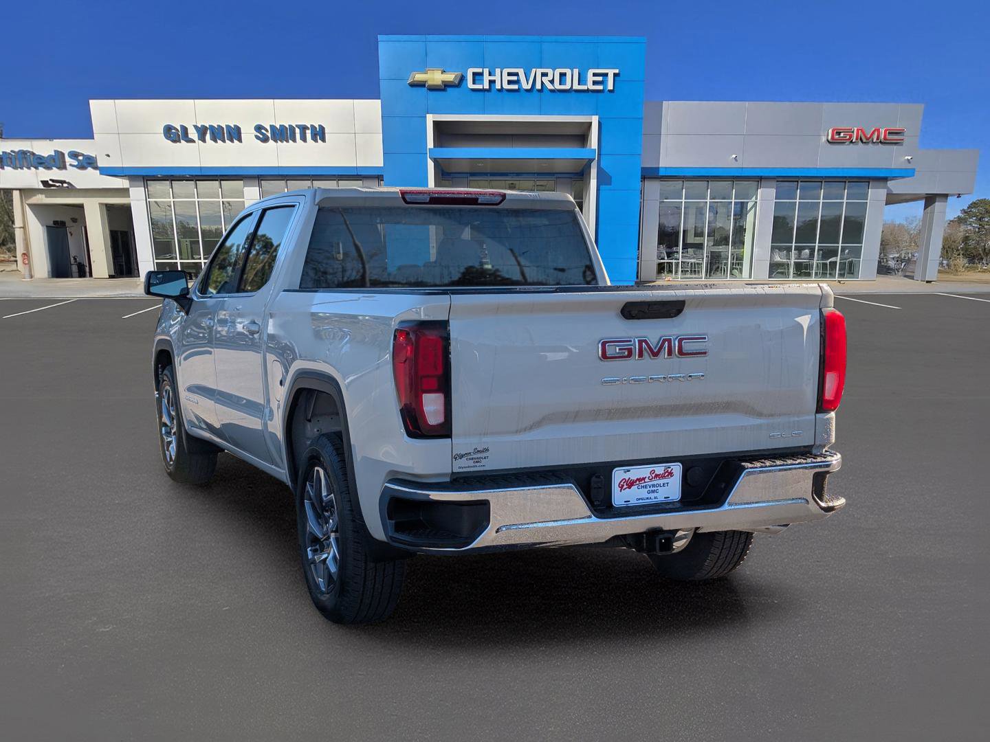 New 2026 GMC Sierra 1500 SLE image 12