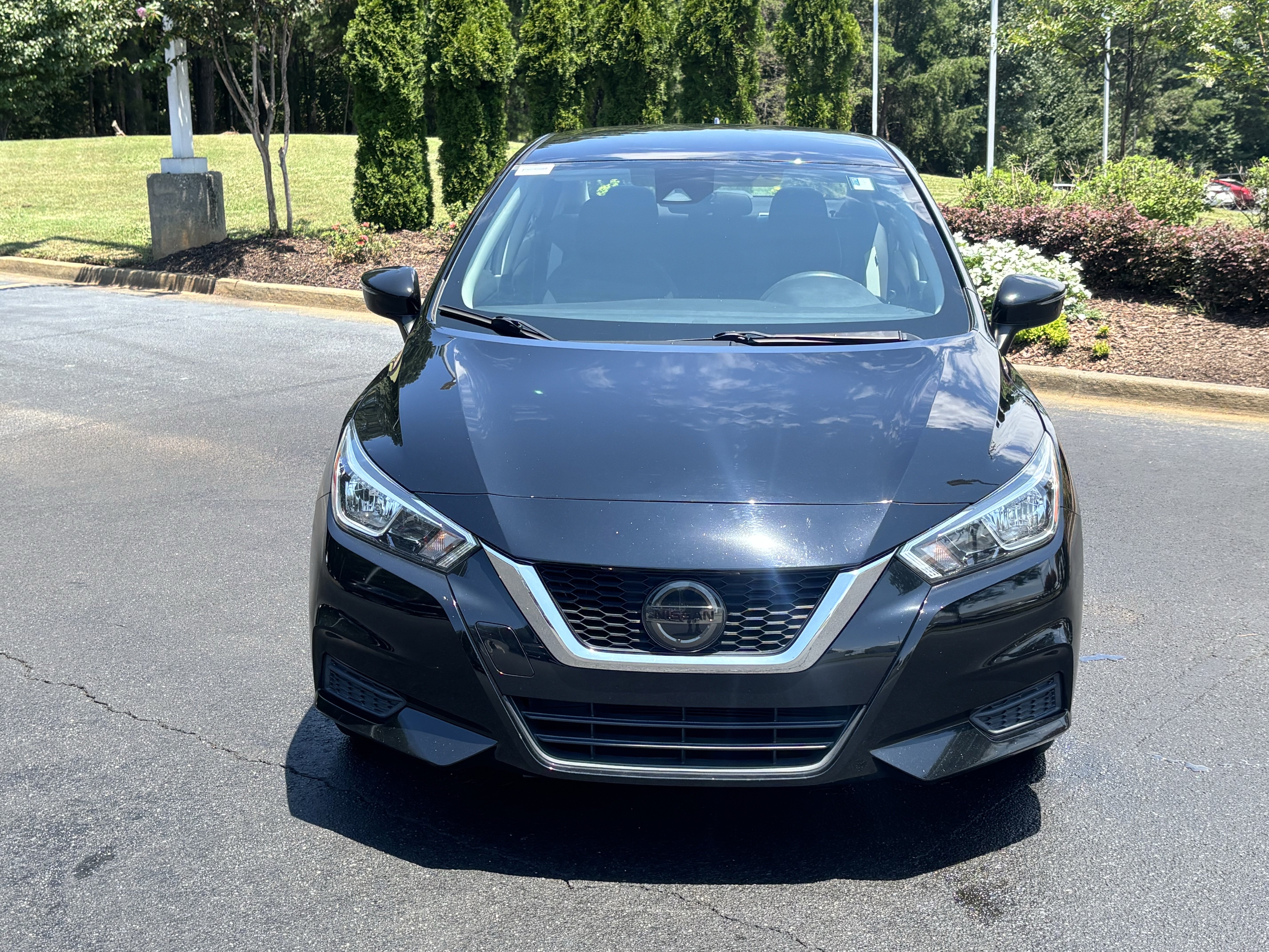 Used 2021 Nissan Versa SV FWD image 3