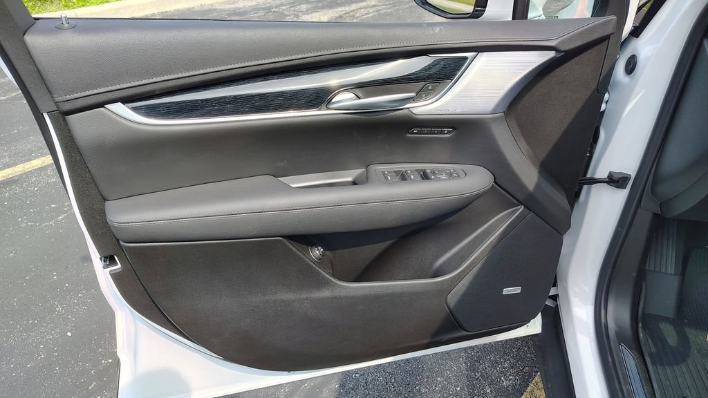 New 2025 Cadillac XT5 Premium Luxury w/ LPO, Floor Liner Package AWD/4WD image 11
