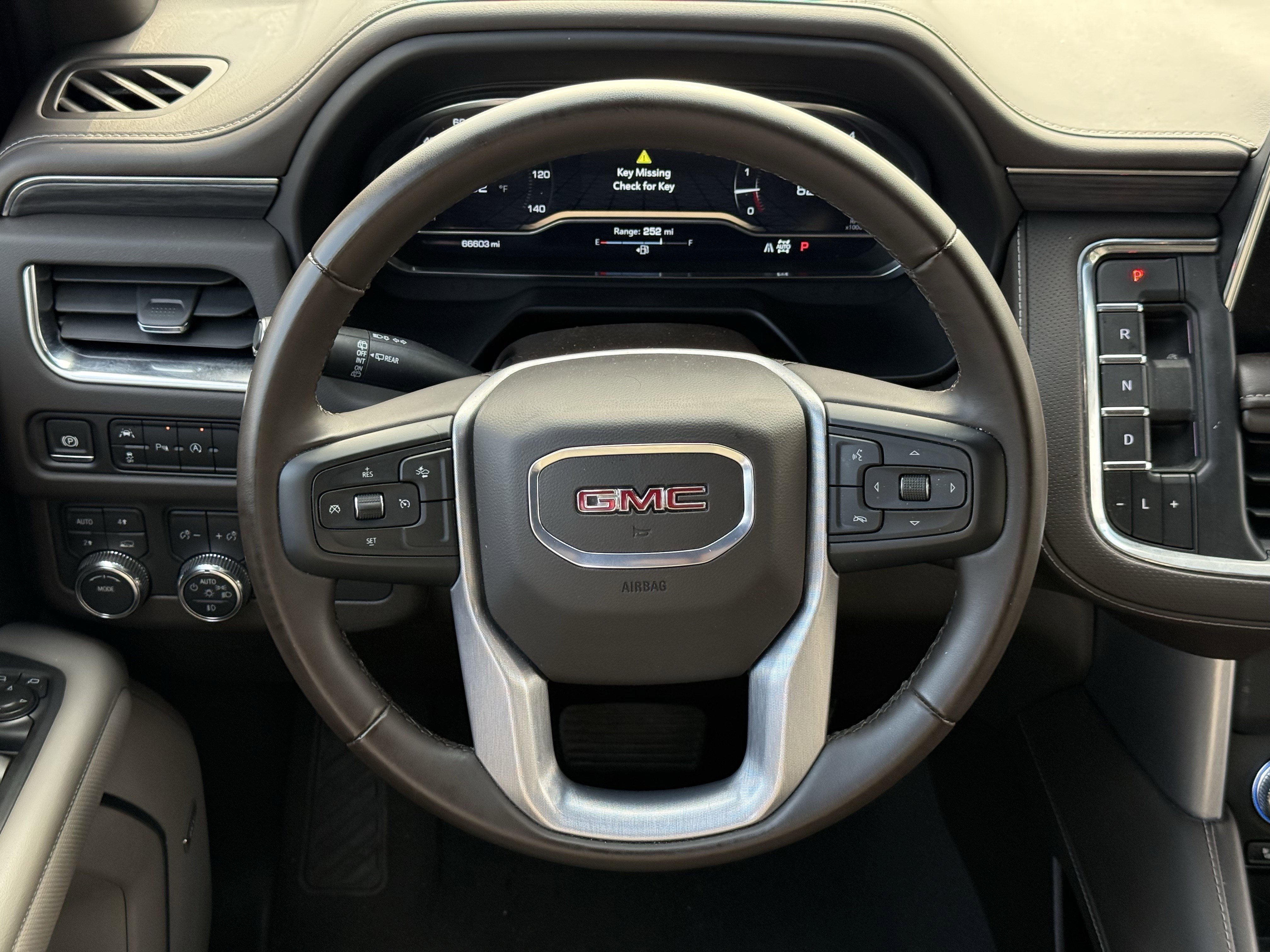 Used 2024 GMC Yukon SLT image 15