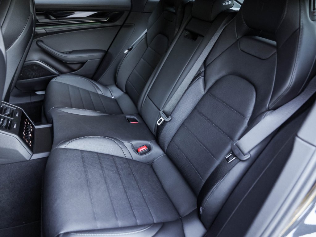 New 2026 Porsche Panamera RWD image 33