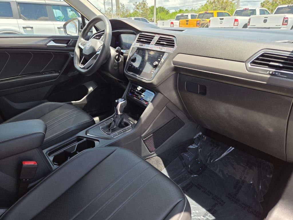 Used 2023 Volkswagen Tiguan SE FWD image 14