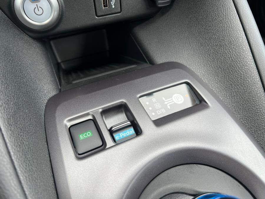 Used 2025 Nissan Leaf S image 26