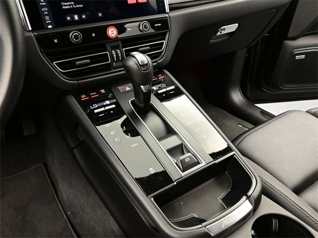 Used 2025 Porsche Macan image 9