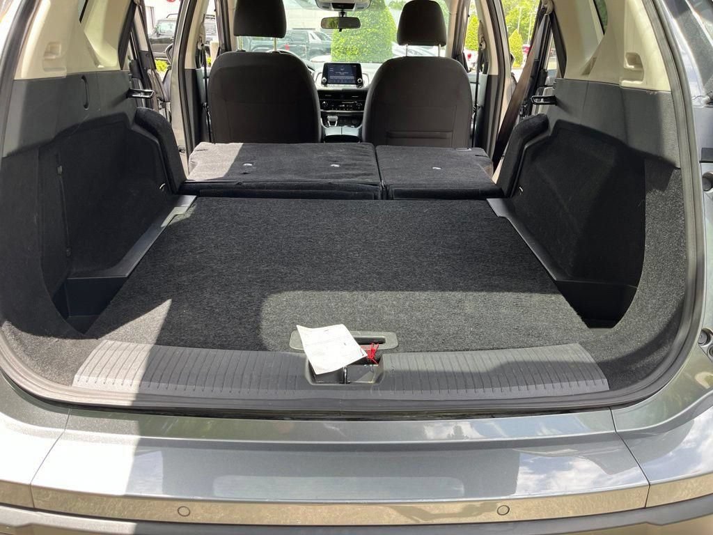 Used 2025 Nissan Rogue SV FWD image 31