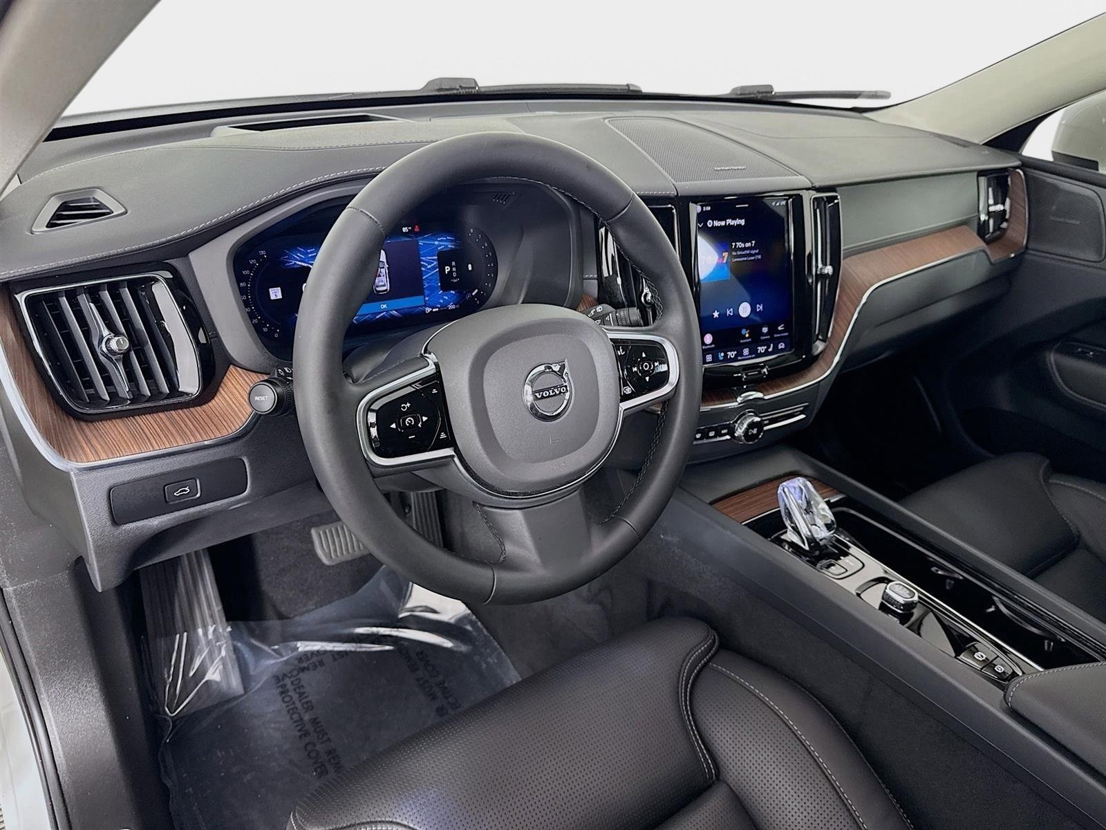 Used 2023 Volvo XC60 B5 Ultimate w/ Climate Package FWD image 10