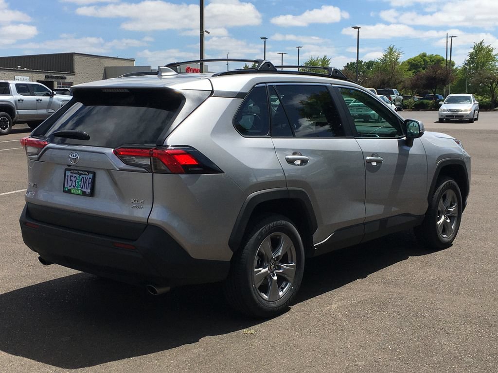 Used 2025 Toyota RAV4 XLE AWD/4WD image 7