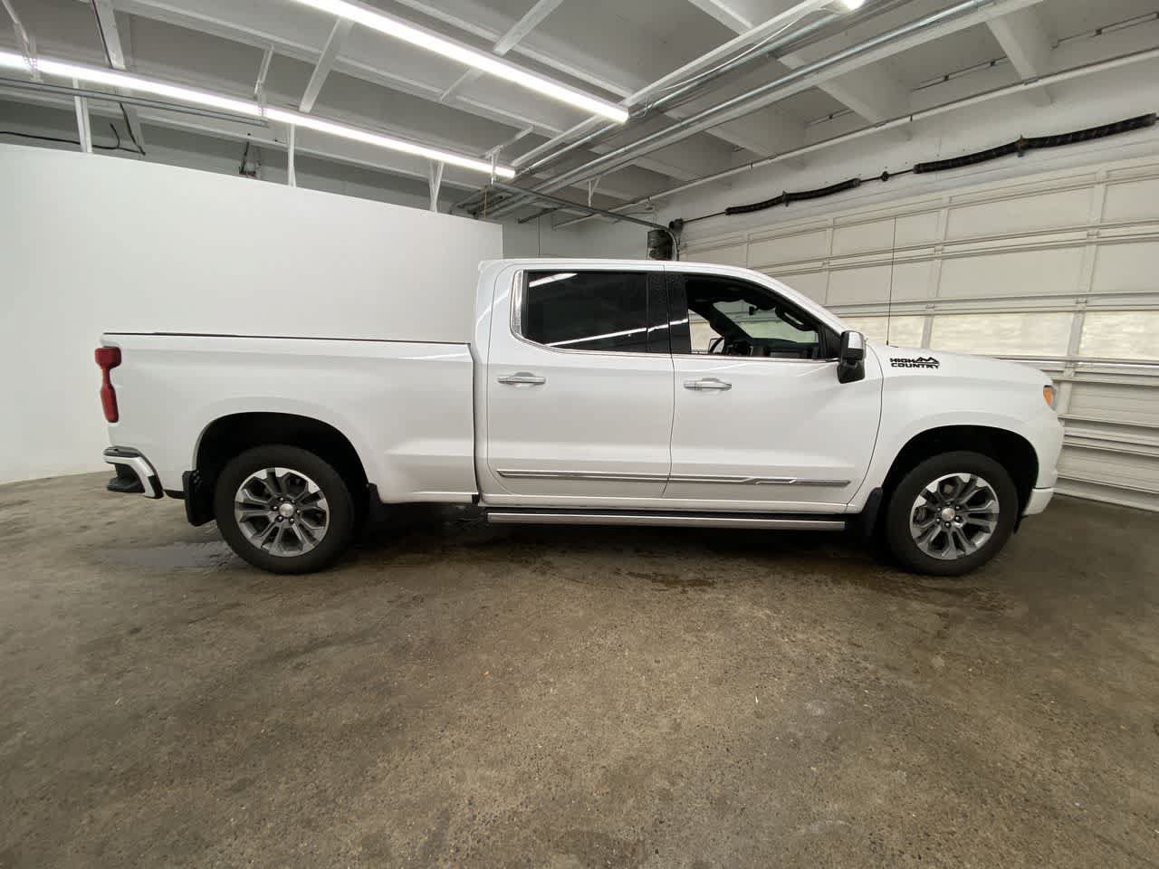 Used 2023 Chevrolet Silverado 1500 High Country w/ Technology Package AWD/4WD image 7