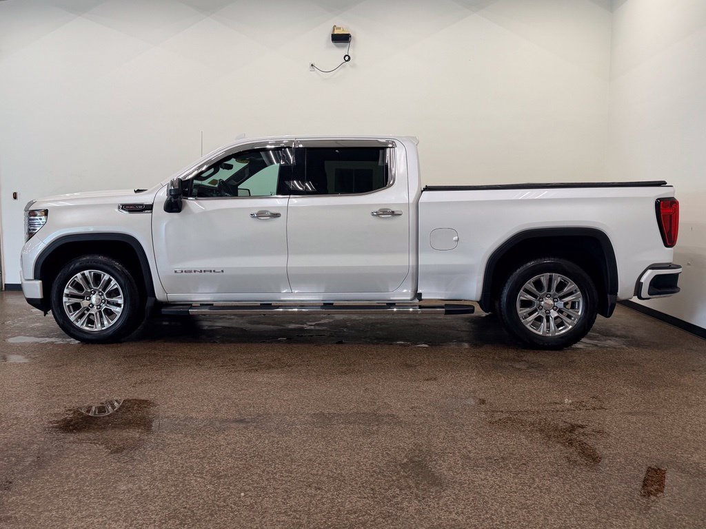 Used 2023 GMC Sierra 1500 Denali w/ Technology Package AWD/4WD image 2
