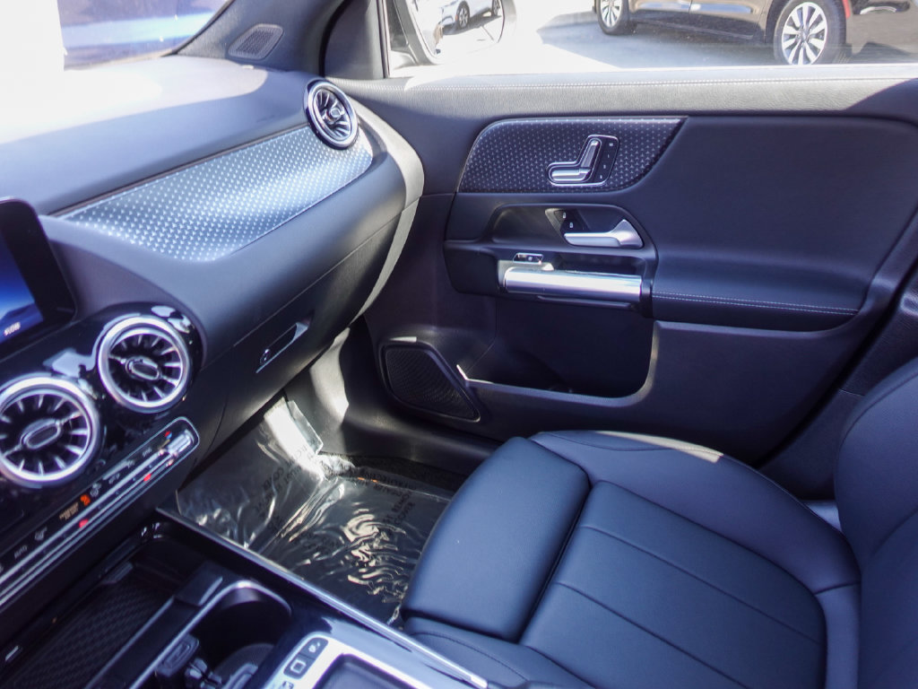 Used 2025 Mercedes-Benz GLA 250 image 21