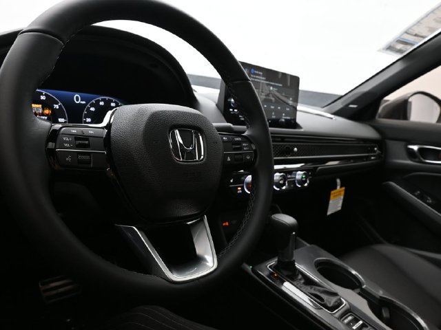 Used 2025 Honda Civic Sport image 11
