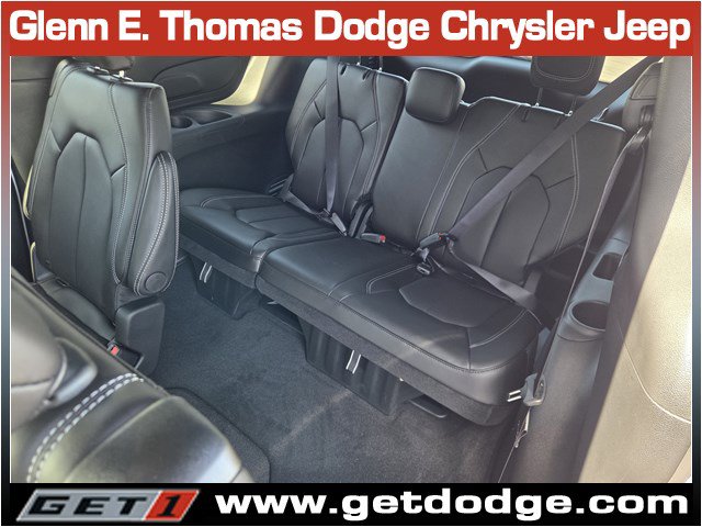 New 2027 Chrysler Pacifica Select FWD image 13