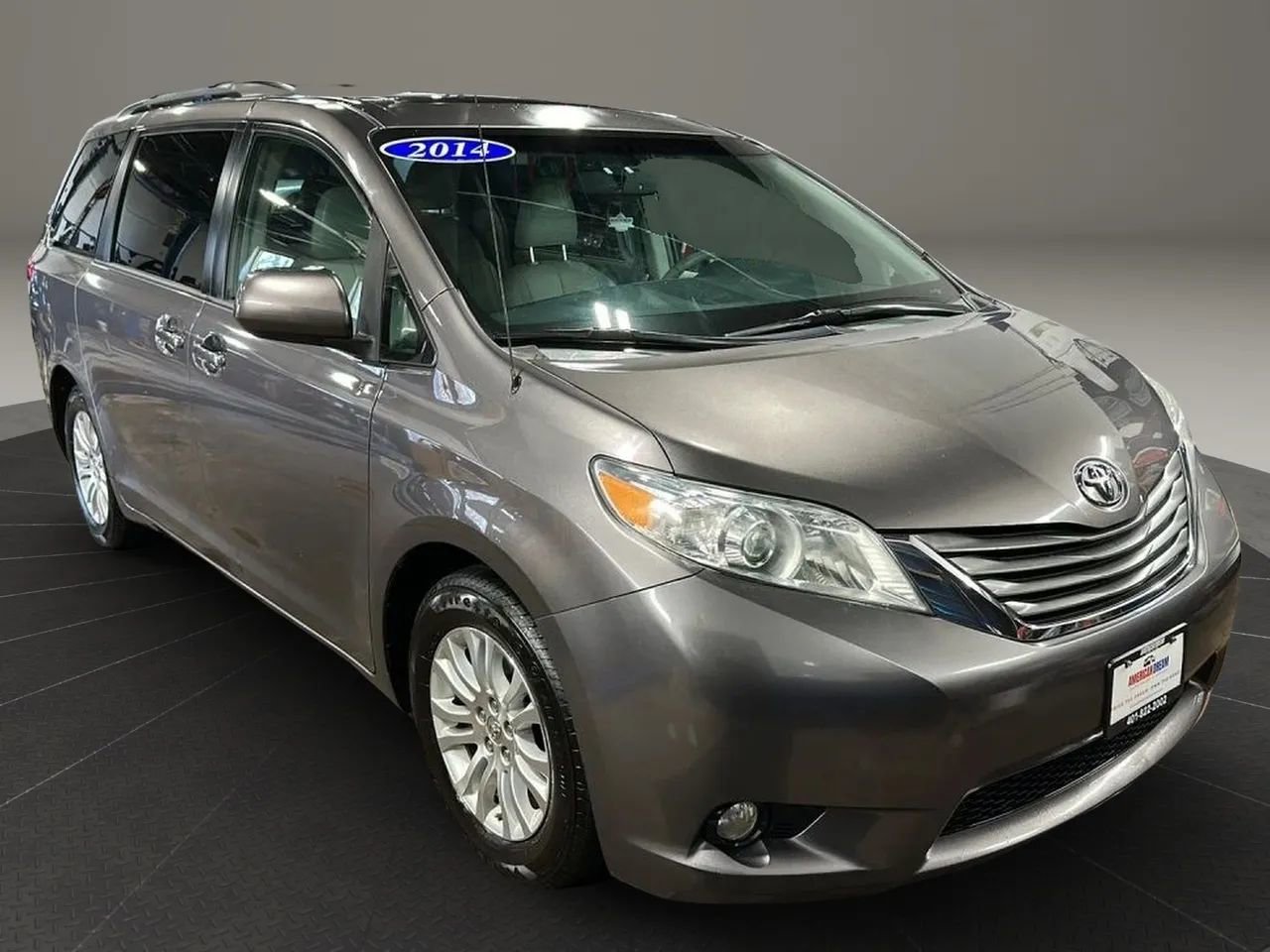 Used 2014 Toyota Sienna XLE FWD image 7