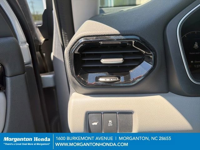 Used 2023 Honda Pilot Touring image 18