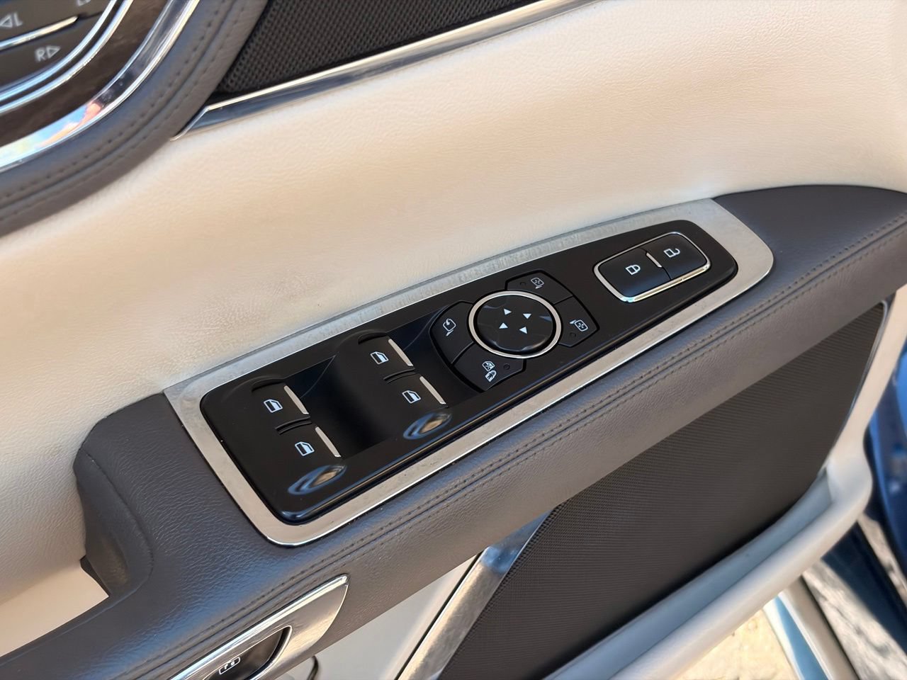 Used 2017 Lincoln Continental Select FWD image 22