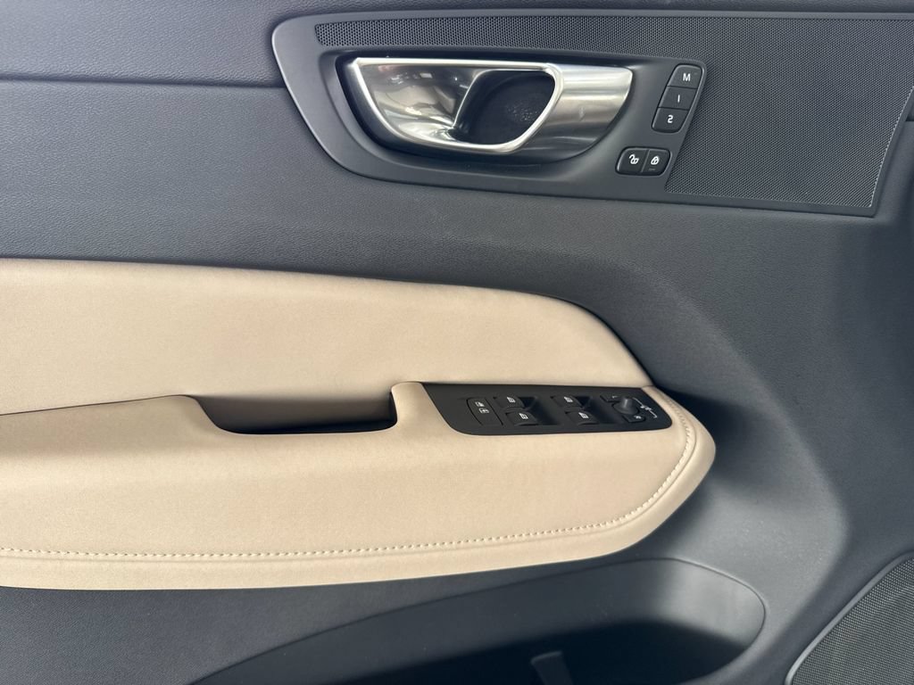 New 2026 Volvo XC60 T8 Plus w/ Protection Package Premier AWD/4WD image 10