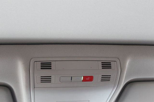 Used 2022 Volkswagen Taos SE w/ Panoramic Sunroof Package image 19