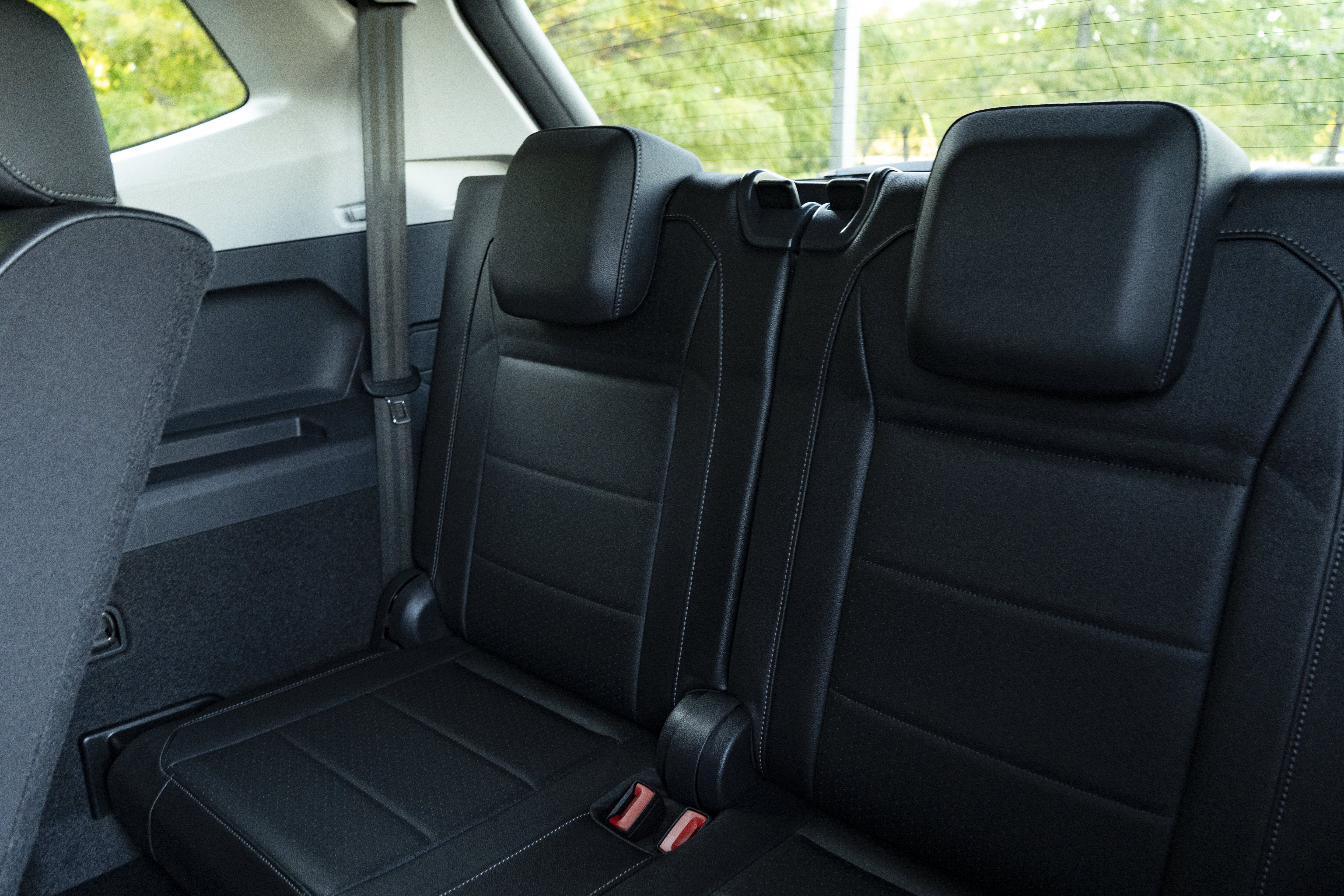Certified 2020 Volkswagen Tiguan SEL FWD image 18