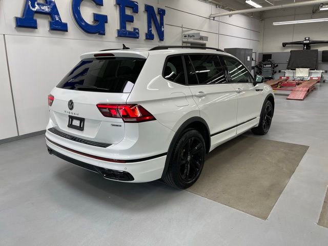 Used 2024 Volkswagen Tiguan SE R-Line AWD/4WD image 5