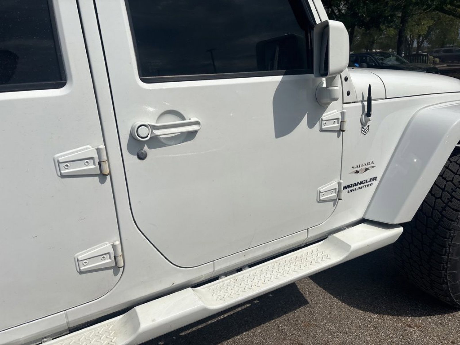Used 2017 Jeep Wrangler Unlimited Sahara w/ Connectivity Group AWD/4WD image 13