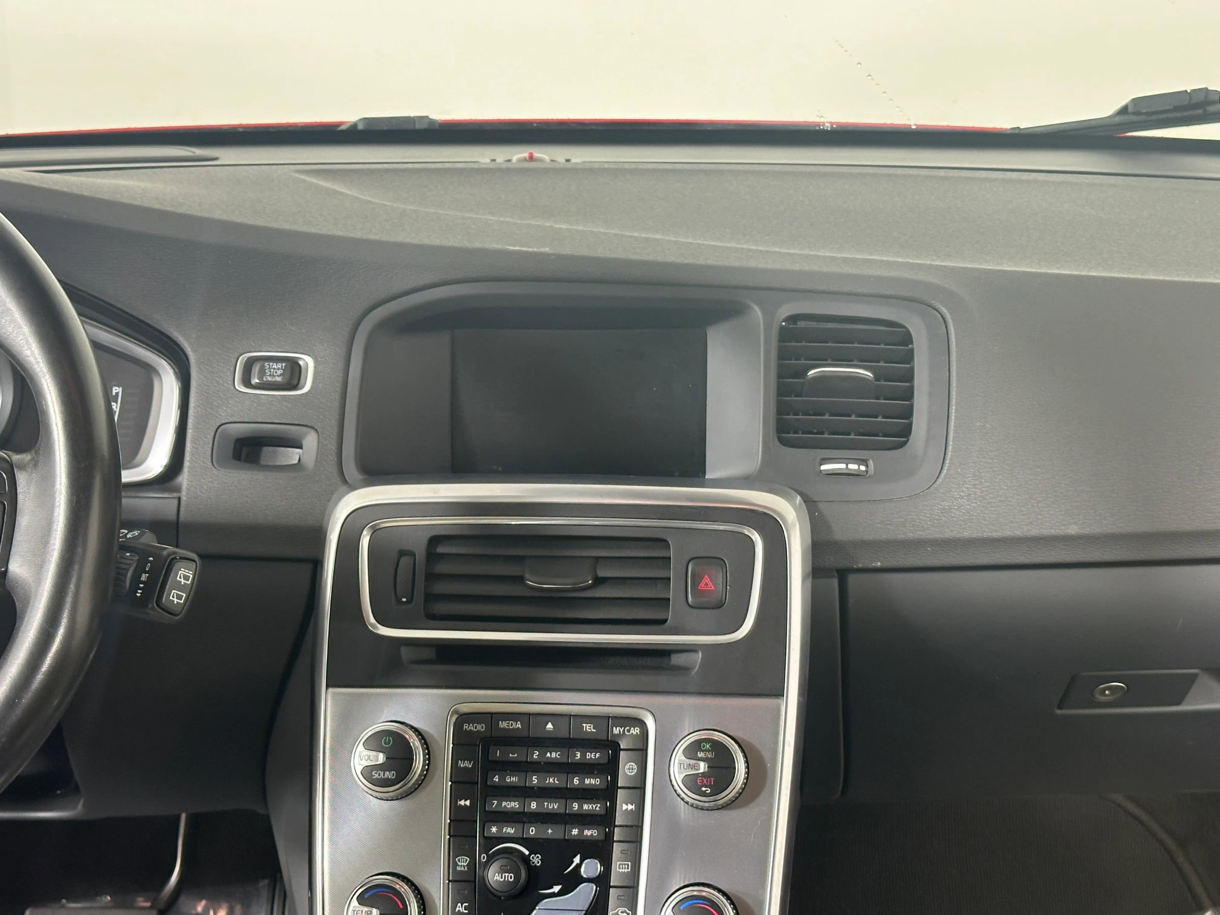 Used 2018 Volvo V60 T5 Dynamic w/ Vision Package image 27