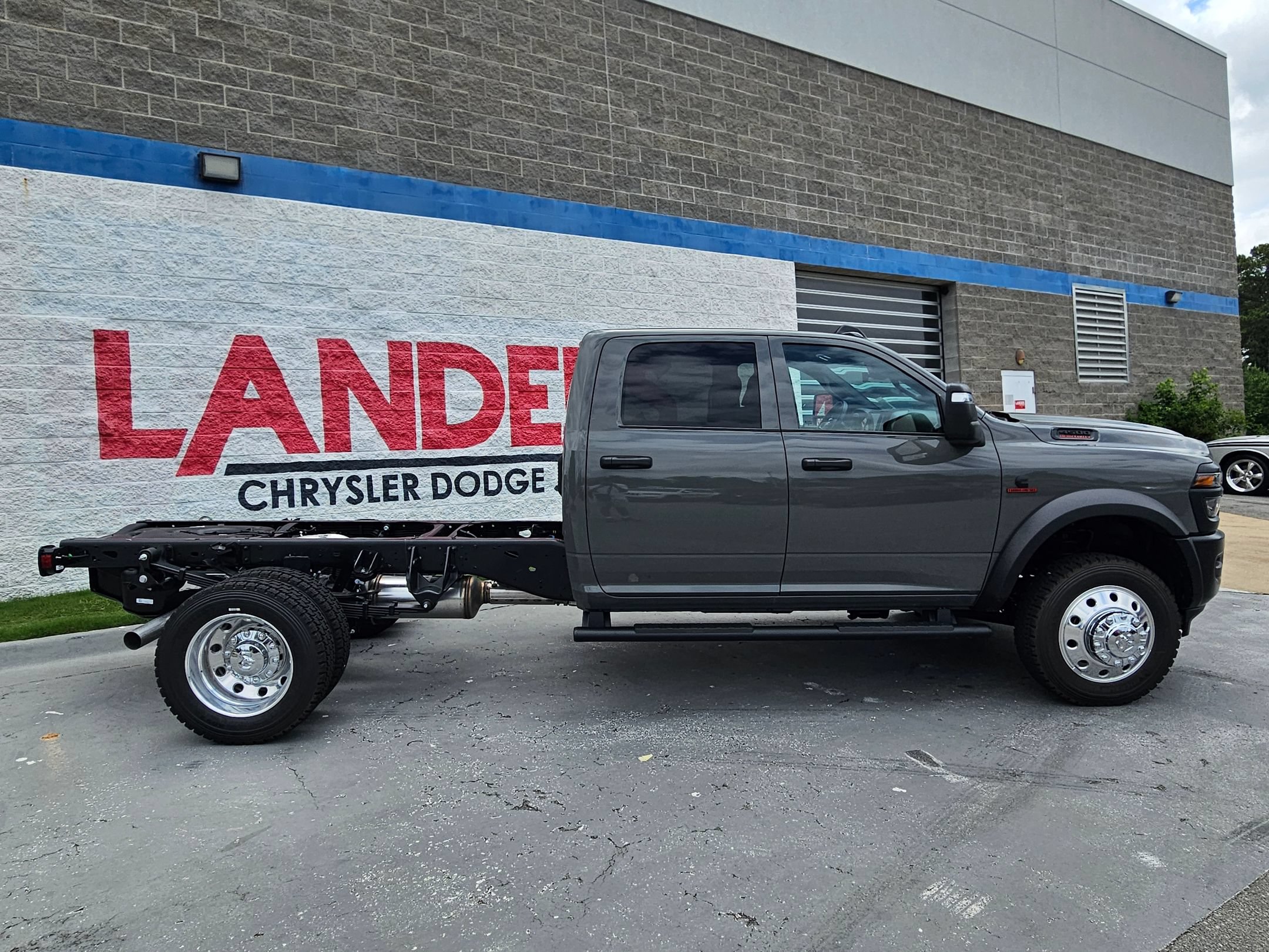 New 2026 RAM 4500 Tradesman AWD/4WD image 8