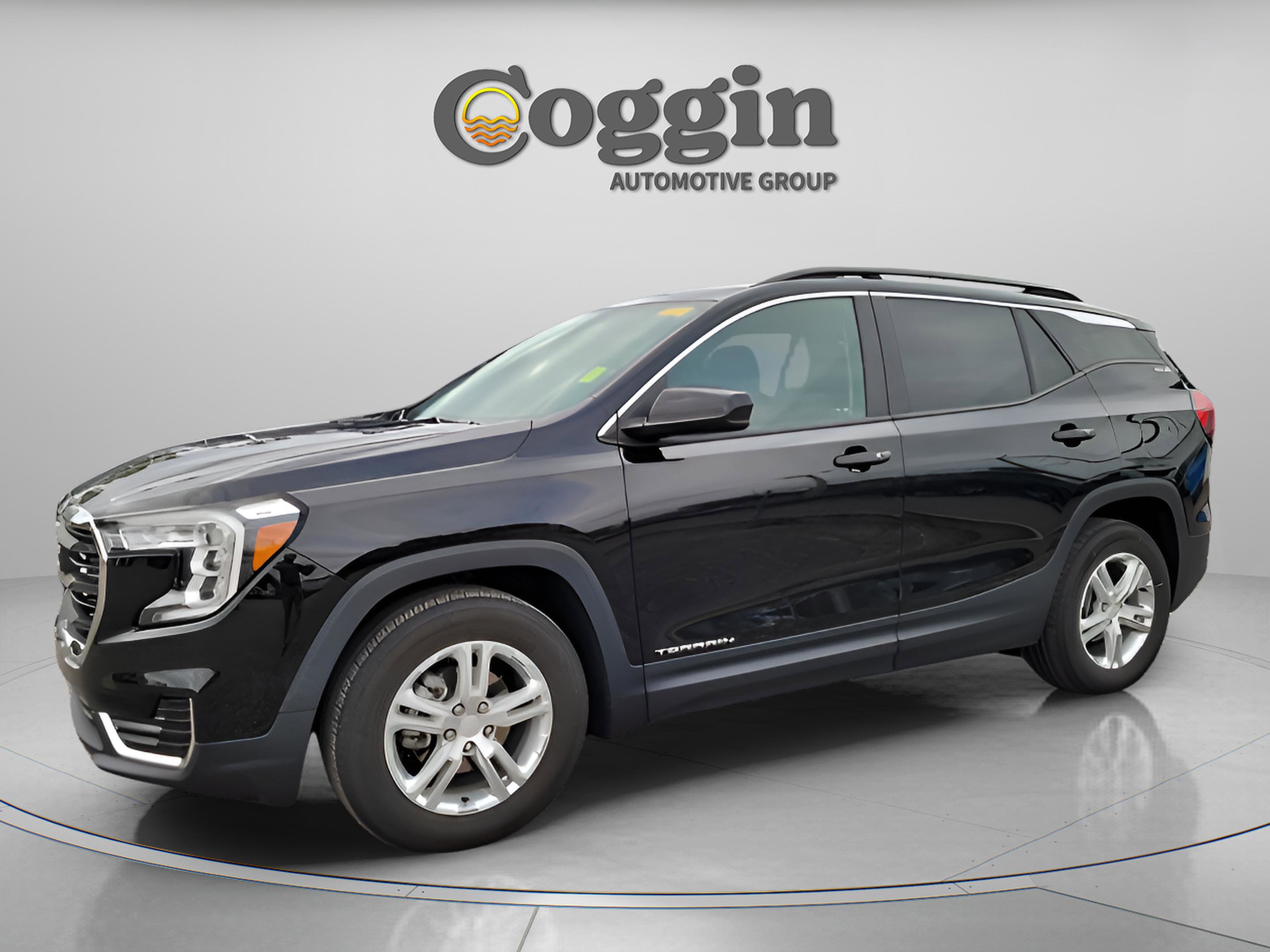 Used 2022 GMC Terrain SLE w/ Driver Convenience Package image 4