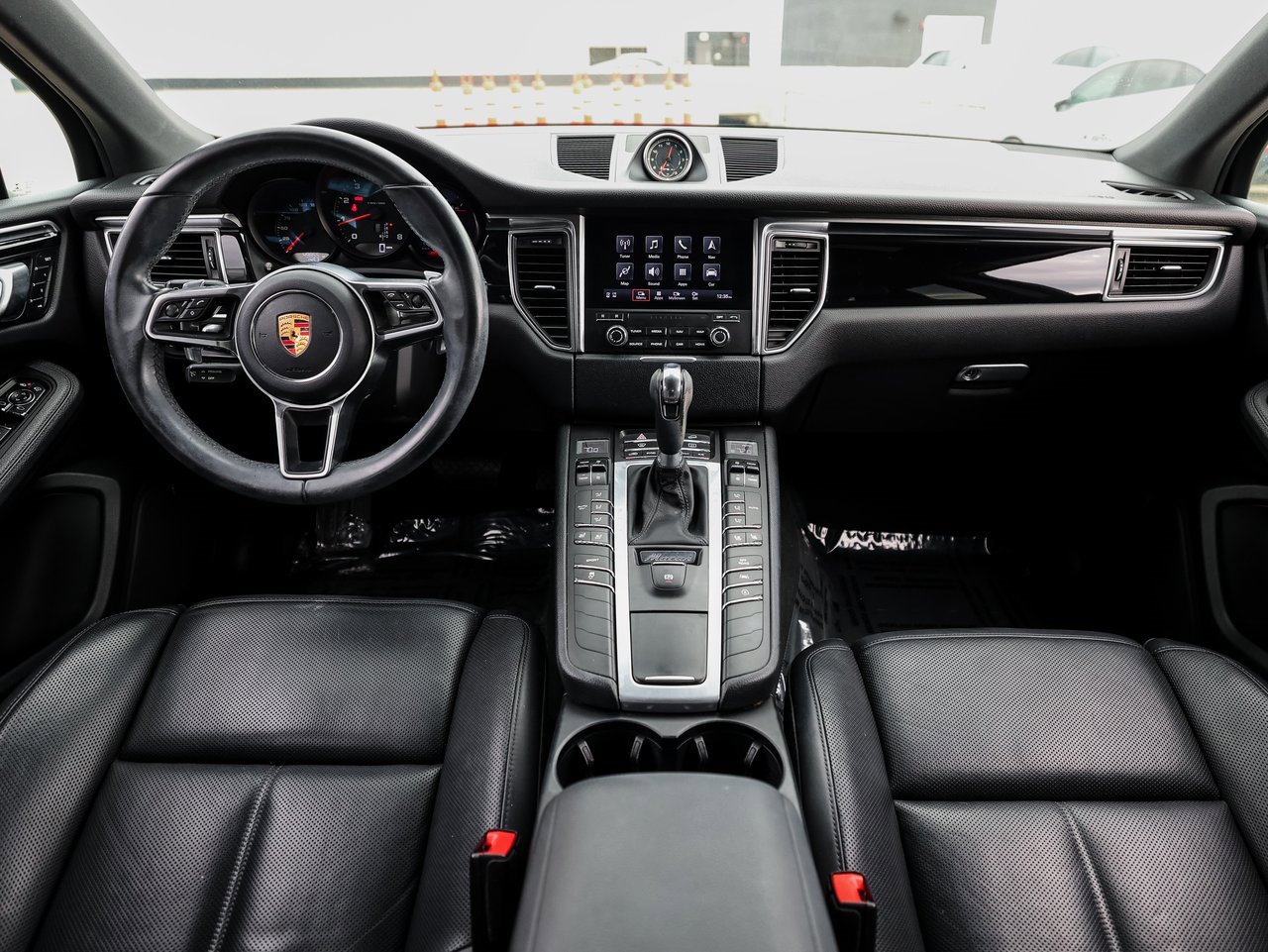 Certified 2018 Porsche Macan image 25