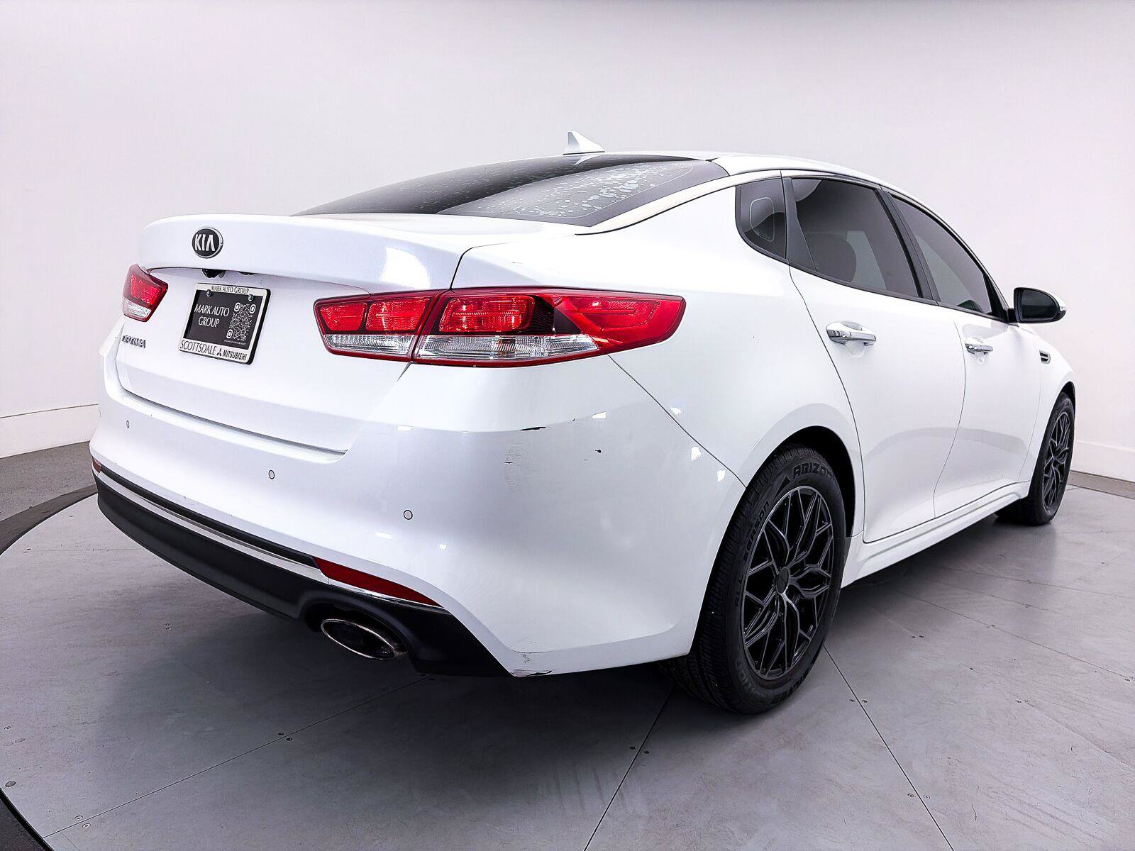 Used 2018 Kia Optima LX w/ 17" Alloy Wheels Package FWD image 10