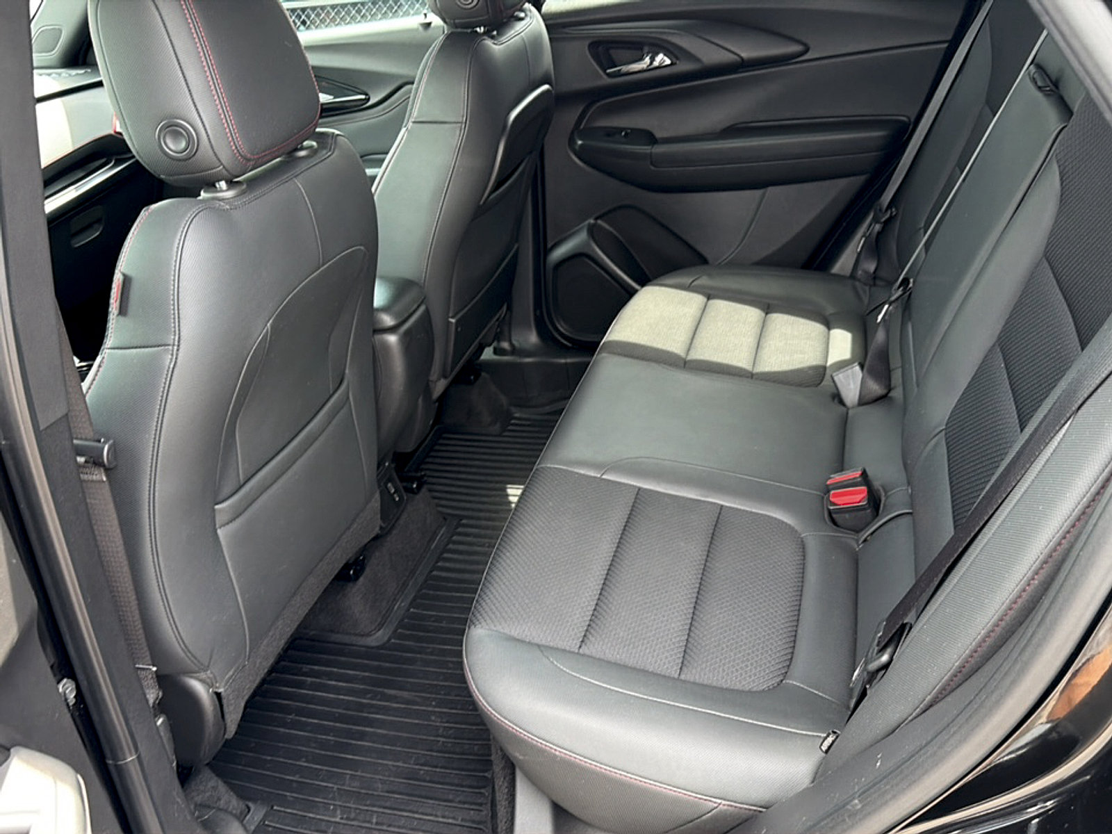 Used 2021 Chevrolet TrailBlazer RS w/ Sun and Liftgate Package FWD image 12